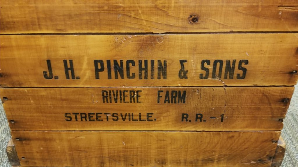 Original Pinchin farm apple box
